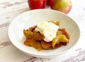 Baked Apples with Greek Yogurt